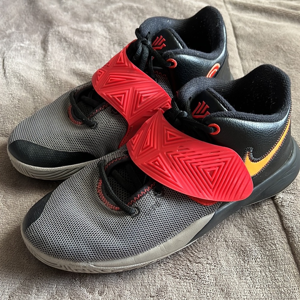 Kids Nike Kyrie Flytrap Basketball Shoes